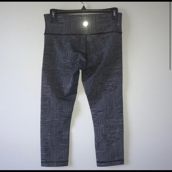 Lululemon Black and White Cropped Leggings - Picture 2 of 5
